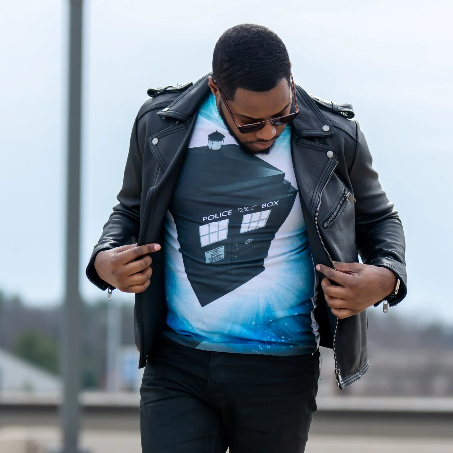 Doctor Who TARDIS Glowing Stars Sublimation T-Shirt - Image 3